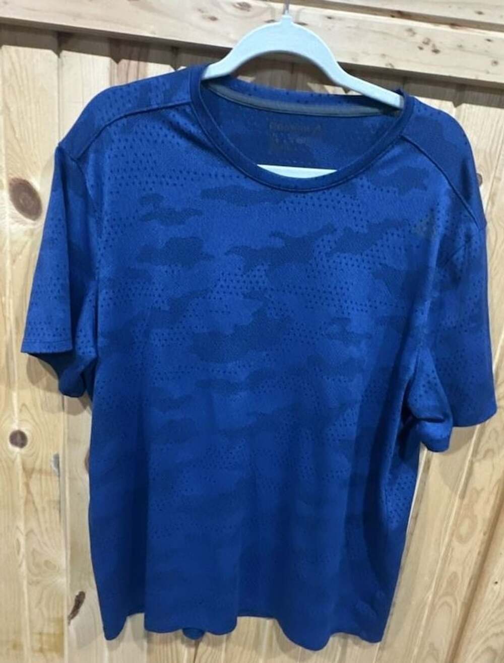 Reebok Athletic T-Shirt Size XL Blue CamoHex Short Sleeve Workout Top